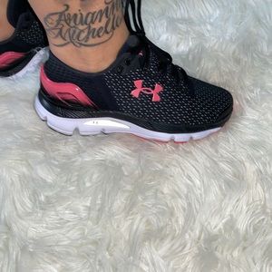 👟 Cute Under Armor Sneakers 👟